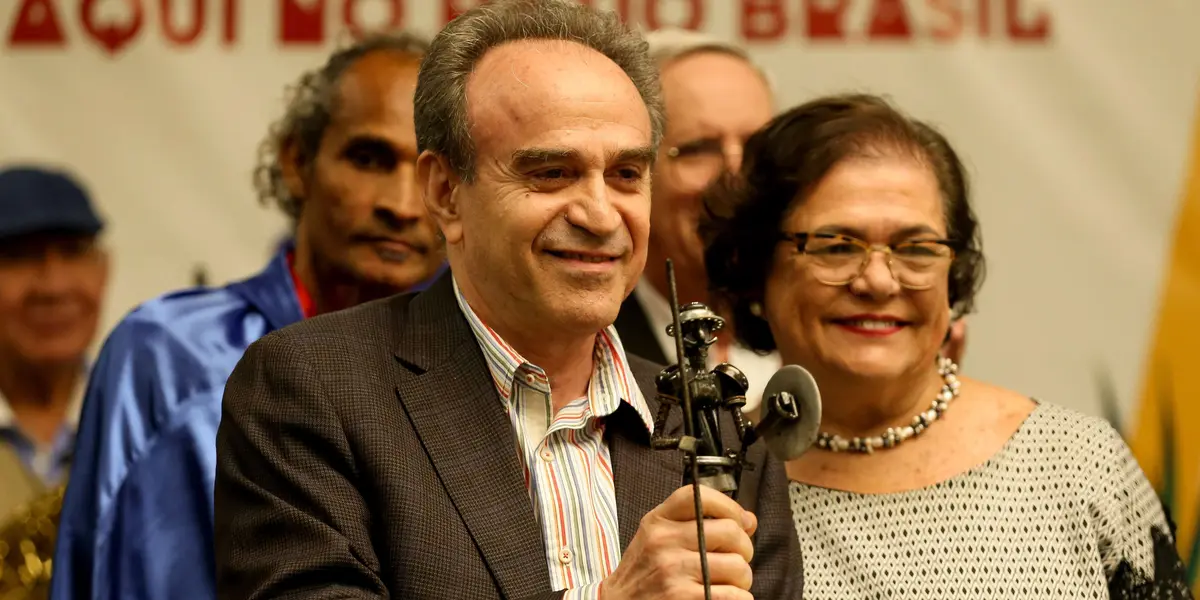 Imagem de capa do perfil de João Almino